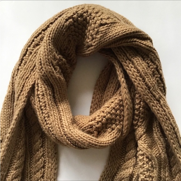 MICHAEL KORS TAN COLORED CHUNKY KNIT SCARF - Picture 2 of 14